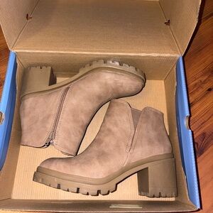 Jellypop Tan Ankle Booties